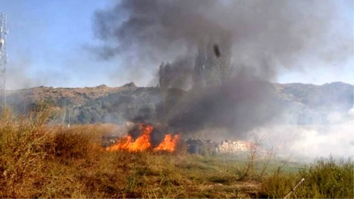 Afyonkarahisar\'da Korkutan Ot Yangını