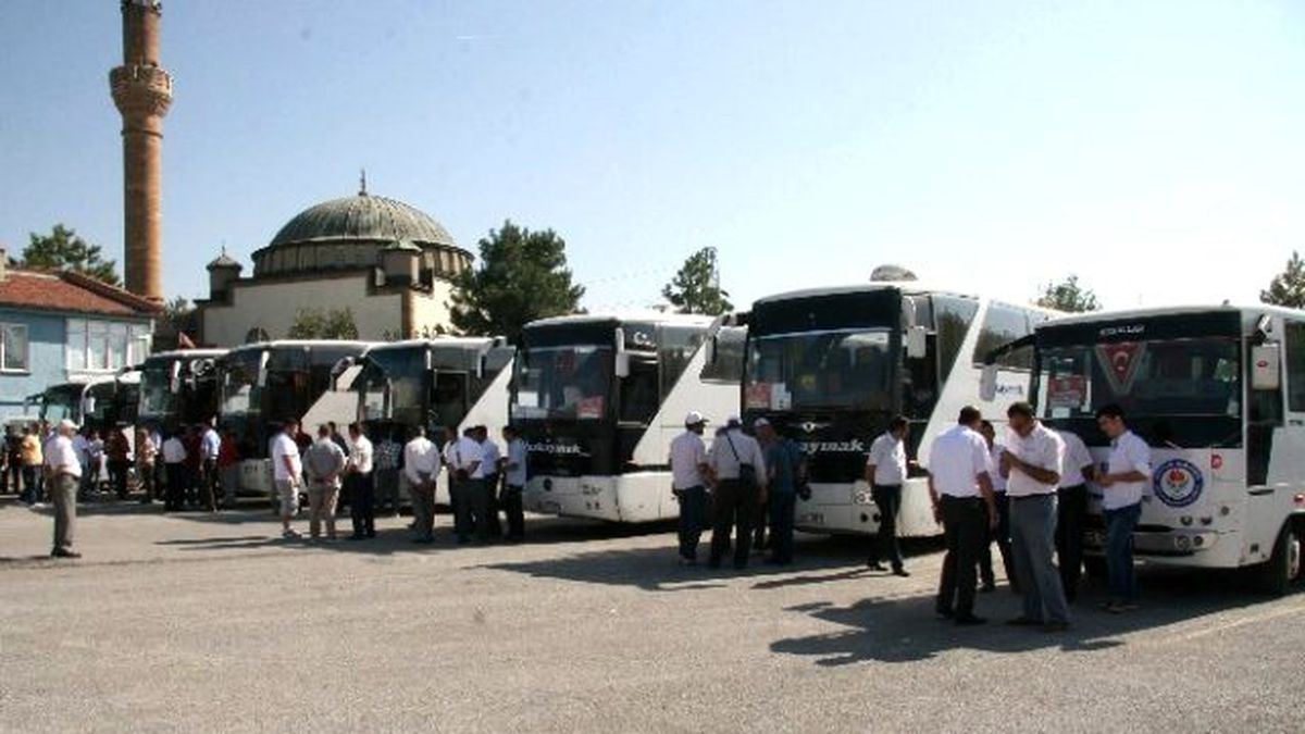 Afyonkarahisar\'daki Sivil Toplum Kuruluşları "Teröre Hayır Kardeşliğe Evet" Mitingi İçin Yola Çıktı