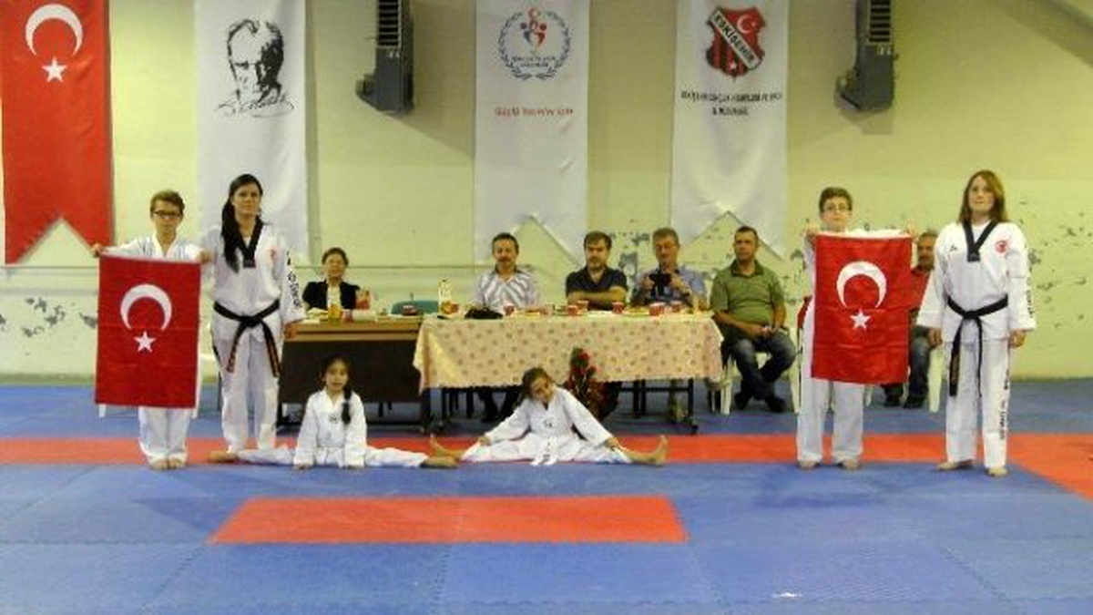 Arı Gençlik Kuşak Sınavında Şehitler Unutulmadı