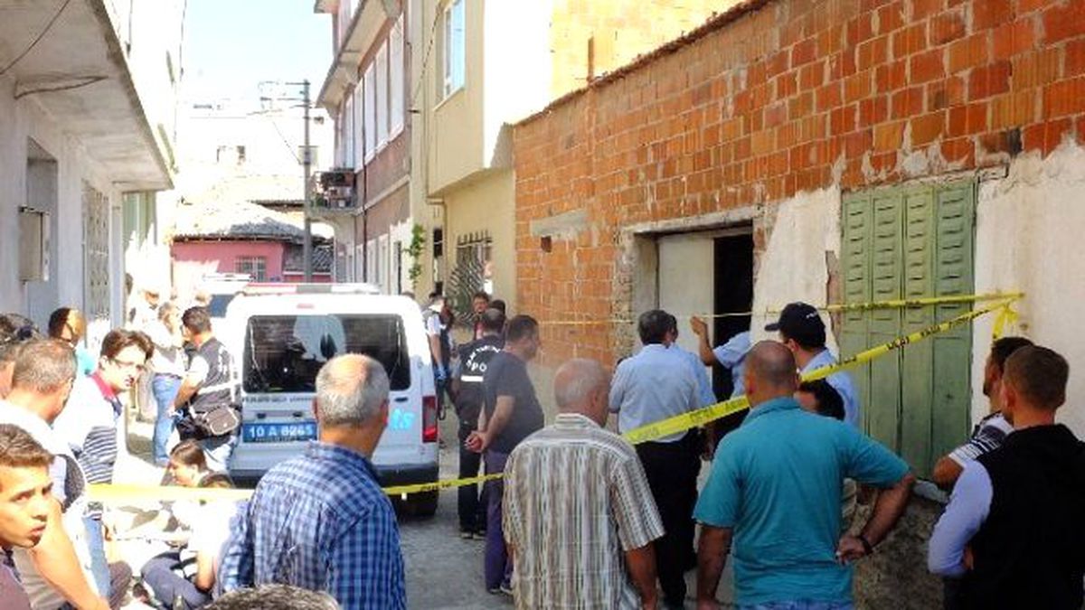 Evinde Av Tüfeği ile Vurulmuş Olarak Bulundu
