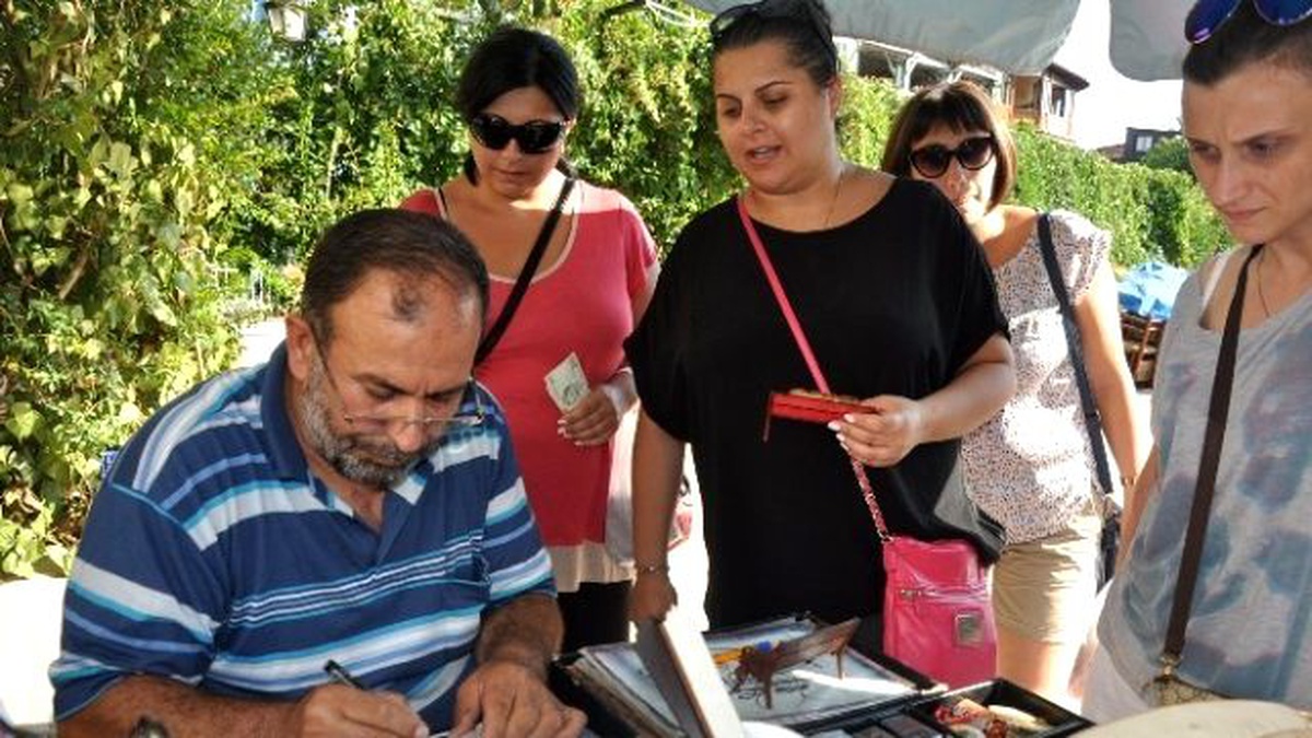 Kahta\'lı Hattat Yaptığı Eserlerle Büyük İlgi Görüyor
