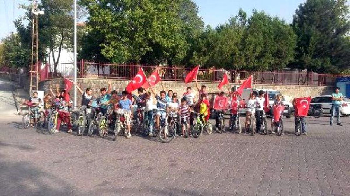 Kayseri\'de Çocuklardan Teröre Tepki Eylemi
