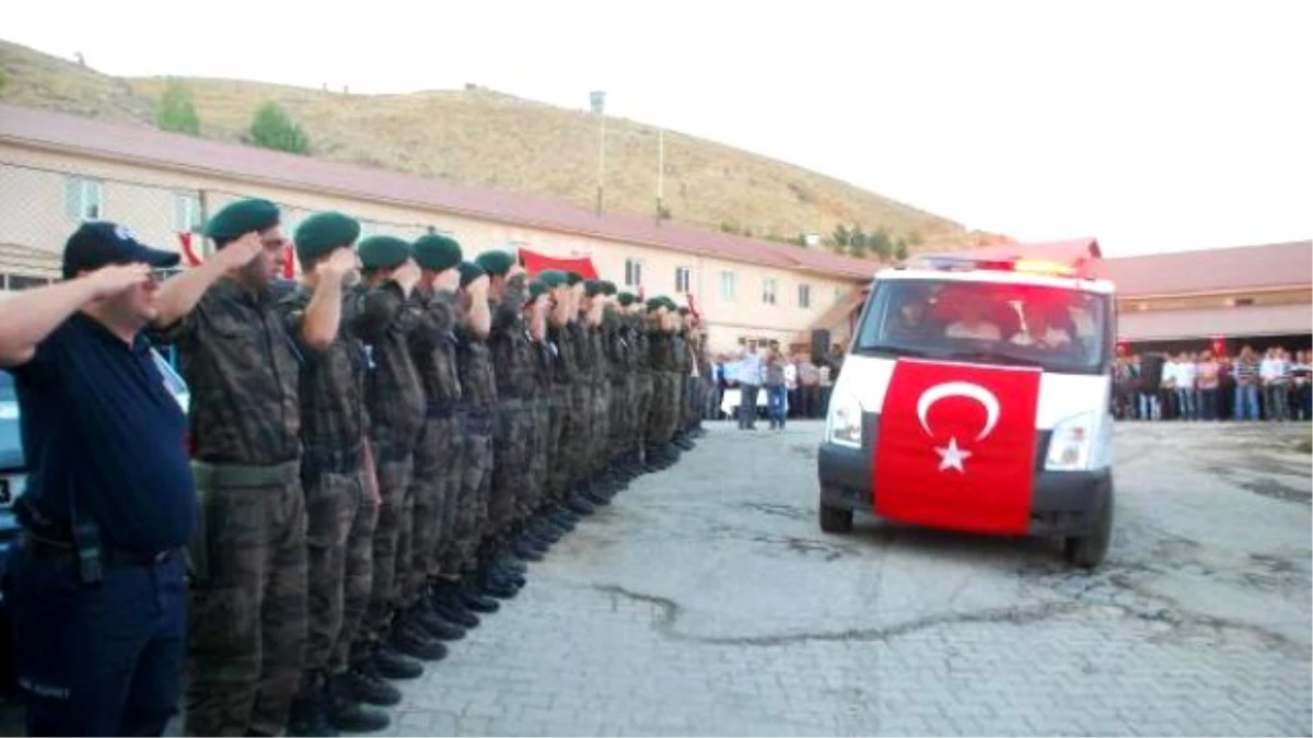 Özel Harekat Polislerini Taşıyan Araç Tır\'ın Altına Girdi: 2 Şehit, 2 Yaralı (3)