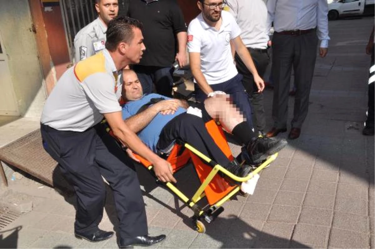 PTT Görevlisi, Çalıştığı İşyerinde Bacağından Bıçaklandı