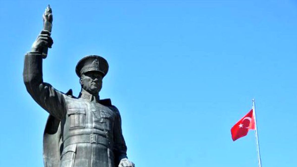 Rize'de 'Atatürk Anıtı Kaldırılıyor' Tartışması Şehri Karıştırdı