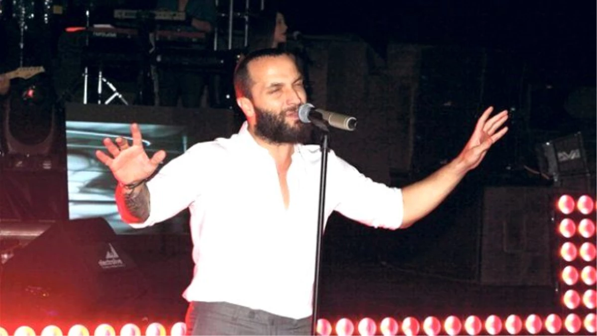 Şarkıcı Berkay, Sevgilisini Klibinde Oynattı