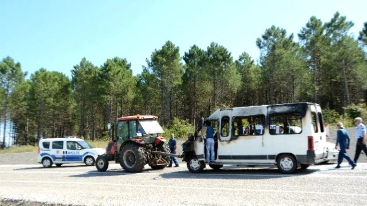 Sinop\'ta Minibüs Yangını