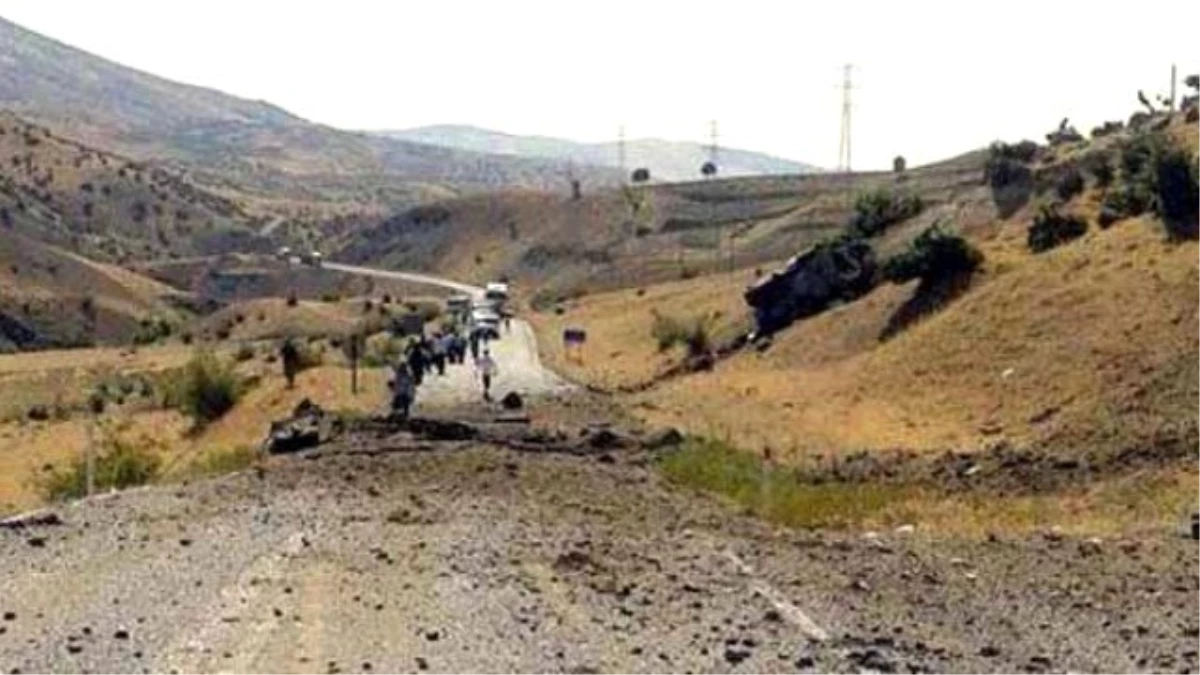 Tatvan\'da Askeri Aracın Geçişi Sırasında Patlama: 1 Yaralı