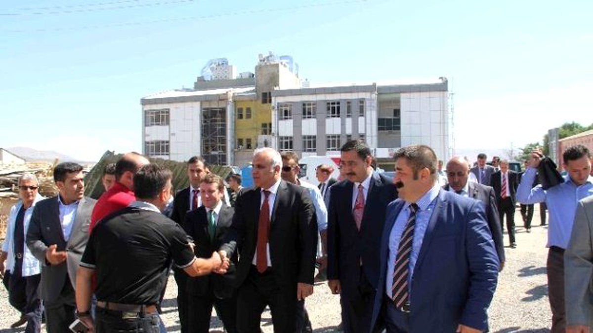 Vali Zorluoğlu, Karakoçan\'ı Ziyaret Etti