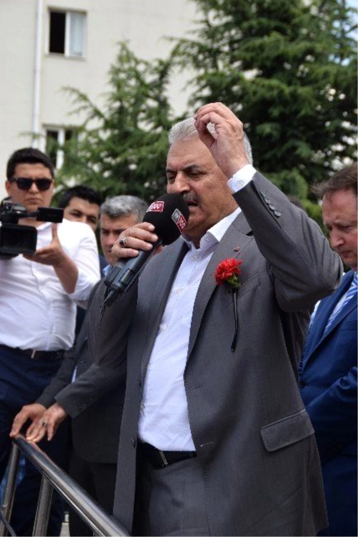 AK Parti İzmir\'de Binali Yıldırım Sürprizi