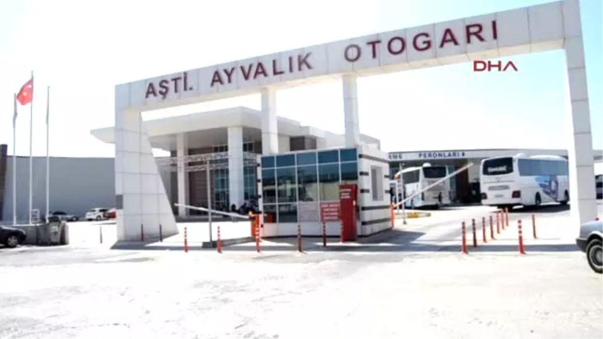 Ayvalık Göçmenlerden Ayvalık Otogarı\'nda Umutlu Bekleyiş