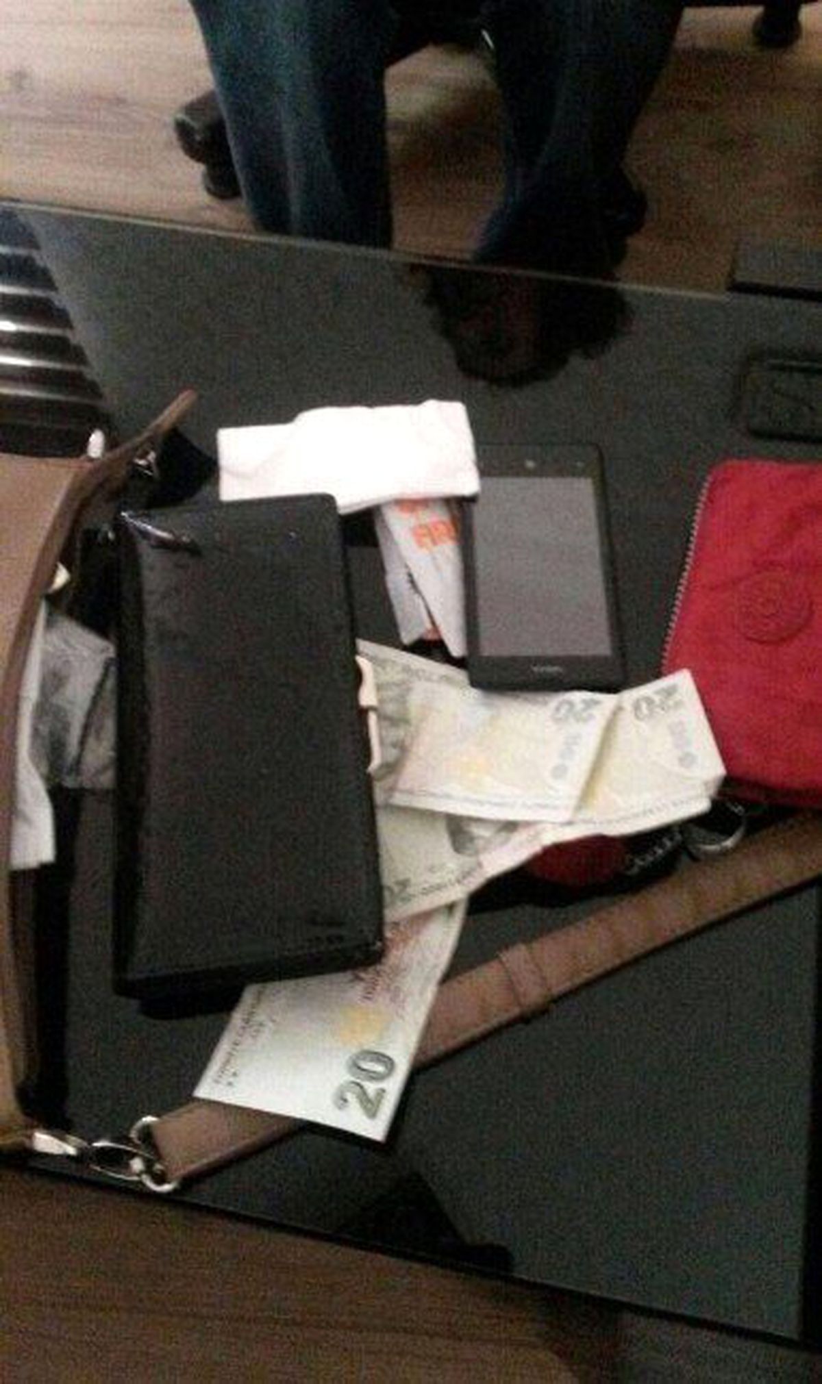 Cüzdan Çalan Hırsızlar Polis Tarafından Yakalandı