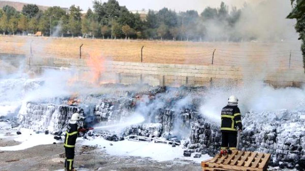 Fabrikanın Bahçesinde Çıkan Yangın Korkuttu