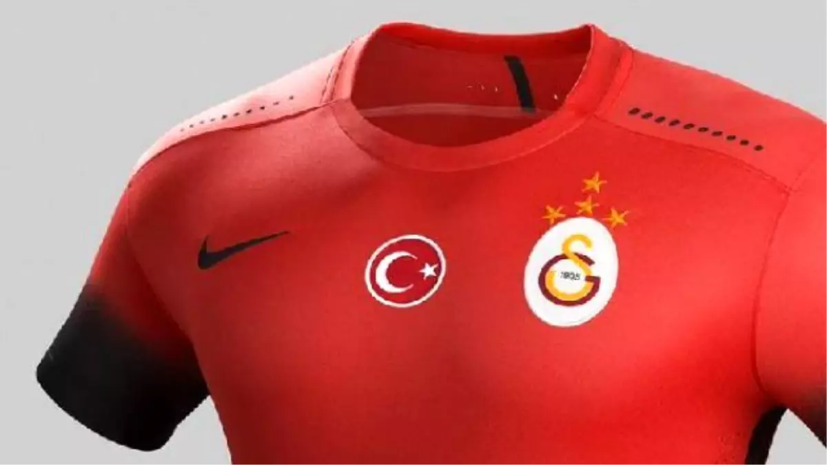 Galatasaray\'ın 3. Forması Tanıtıldı