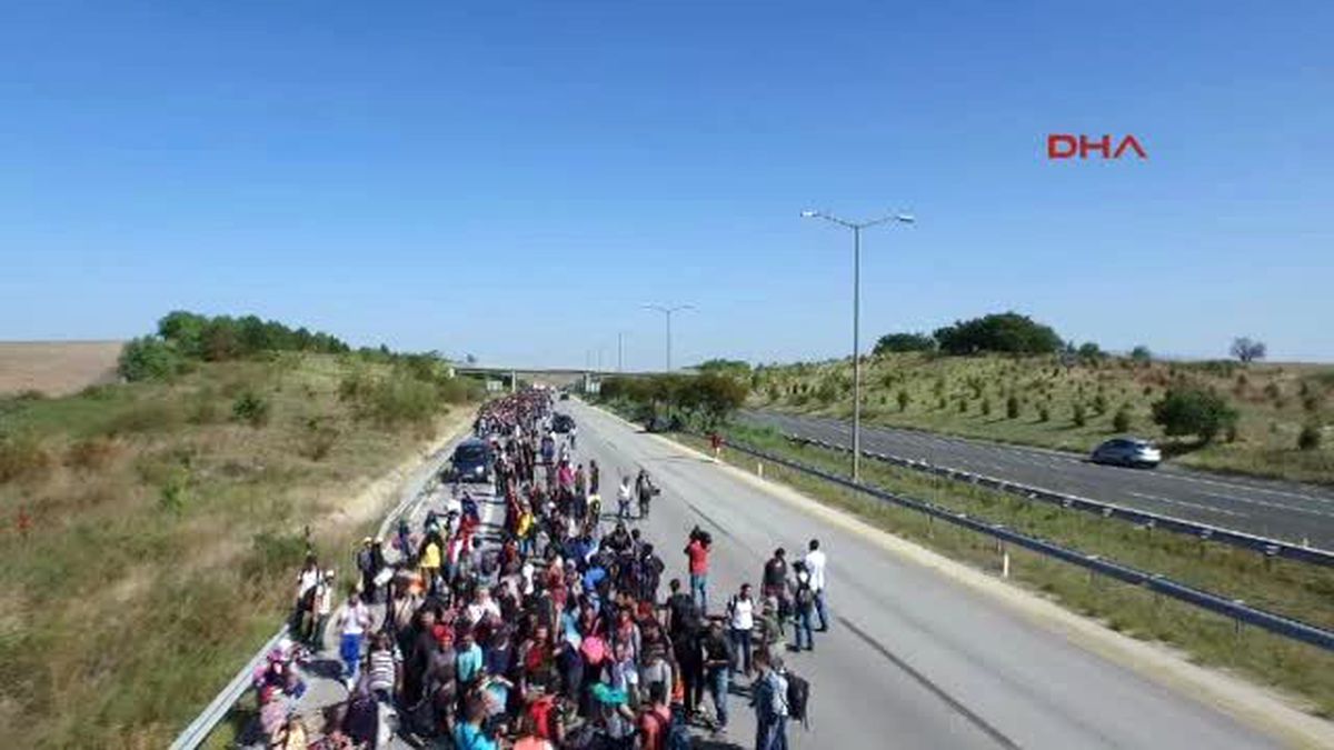 Gendarmerie Blocks Migrants? March Towards Edirne Border Gate, Sparks Protests