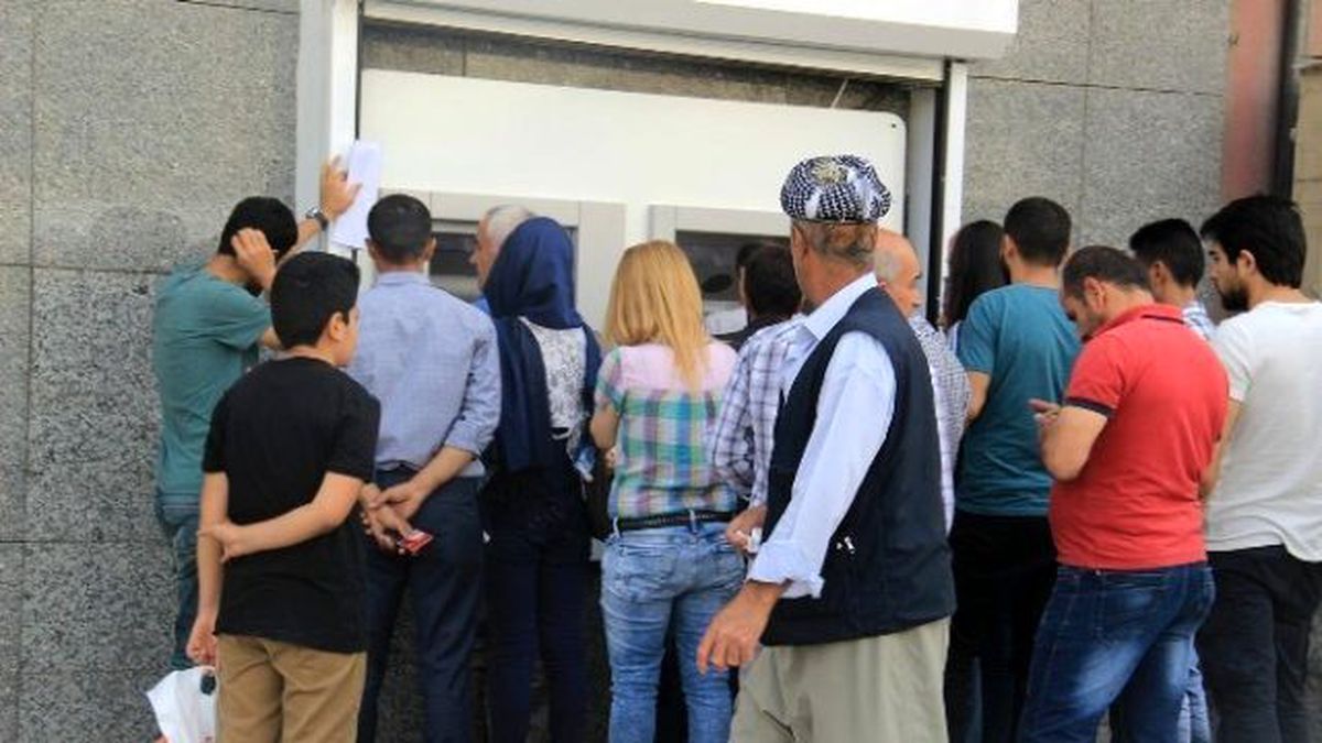 Hakkari'ye Helikopterlerle Para Sevkiyatı Yapıldı