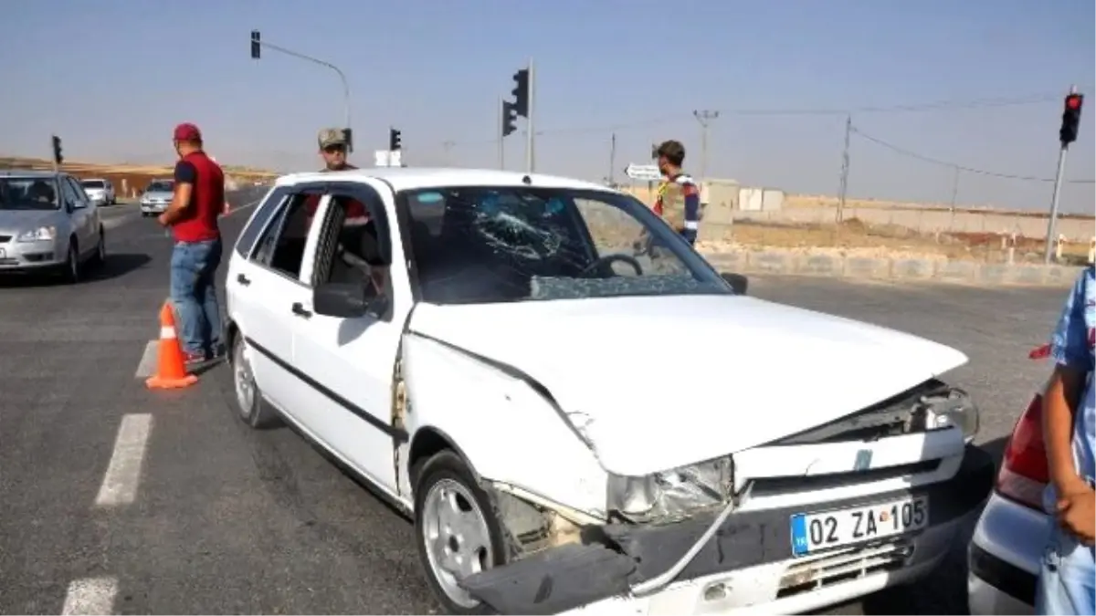 İki Otomobilin Çarpıştığı Kazada Hamile Kadın Ağır Yaralandı