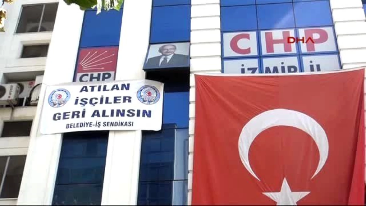 İzmir Bayraklı Belediyesi İşçileri, CHP İl Binasını İşgal Etti