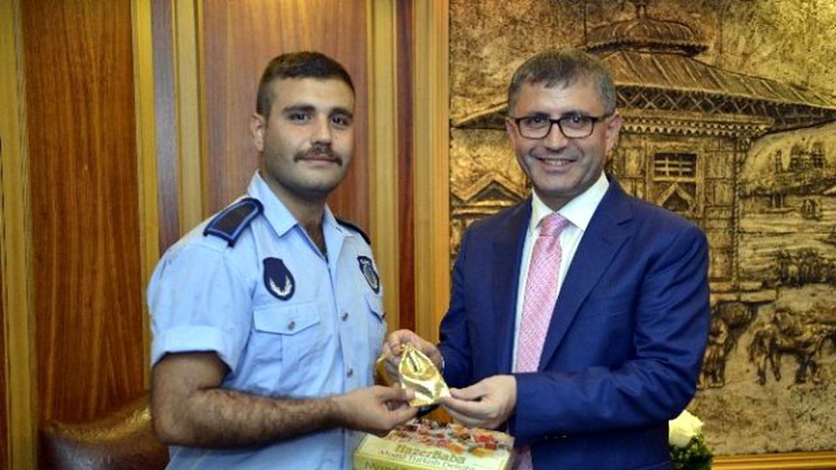 Kahraman Zabıta Memuru Bir Kese Altınla Ödüllendirildi