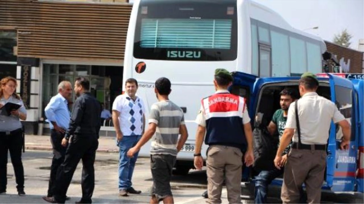 Kamplara Götürülen Suriyeli Sığınmacılar Otobüsten İnip Kaçtı