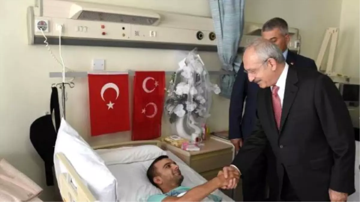 Kılıçdaroğlu, TSK Rehabilitasyon Merkezi\'ni Ziyaret Ederek Gazilerle Görüştü