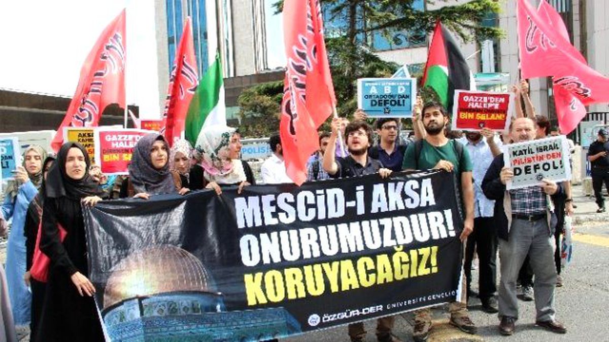 Mescid-i Aksa\'ya Yönelik Saldırılar İsrail Başkonsolosluğu Önünde Protesto Edildi