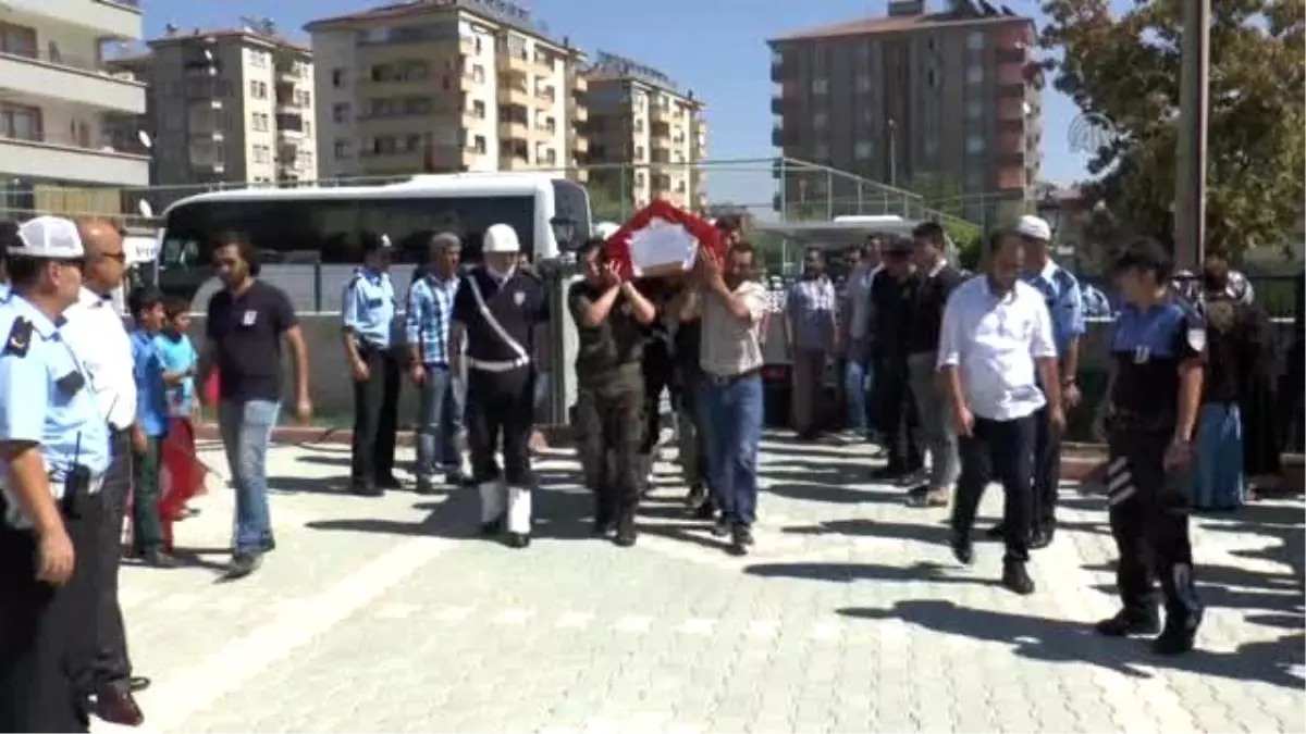 Polisleri Taşıyan Aracın Kaza Yapması - Cüneyt Bankur'un Cenazesi