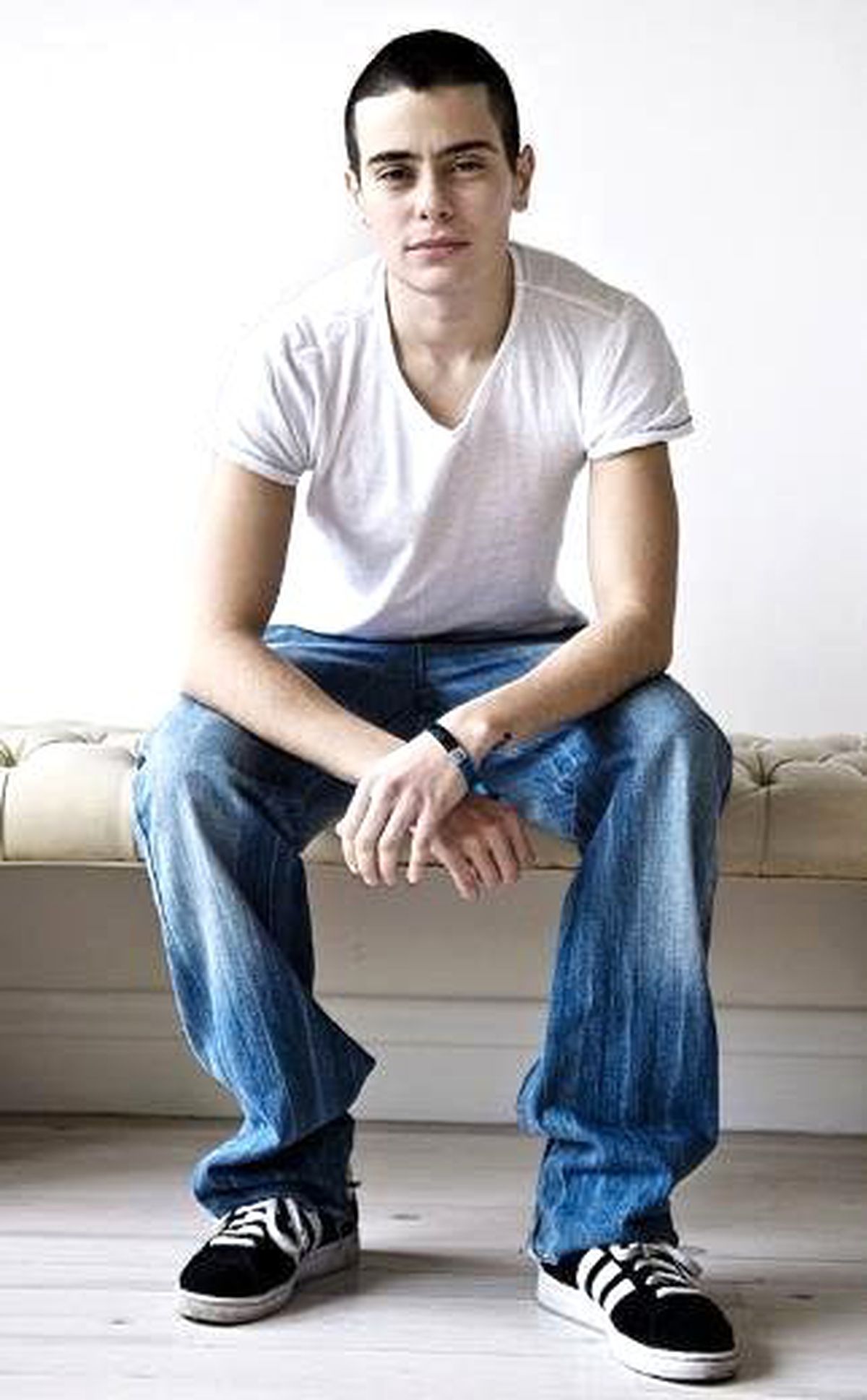 Rüzgar Erkoçlar Yeni İmajıyla Poz Verdi