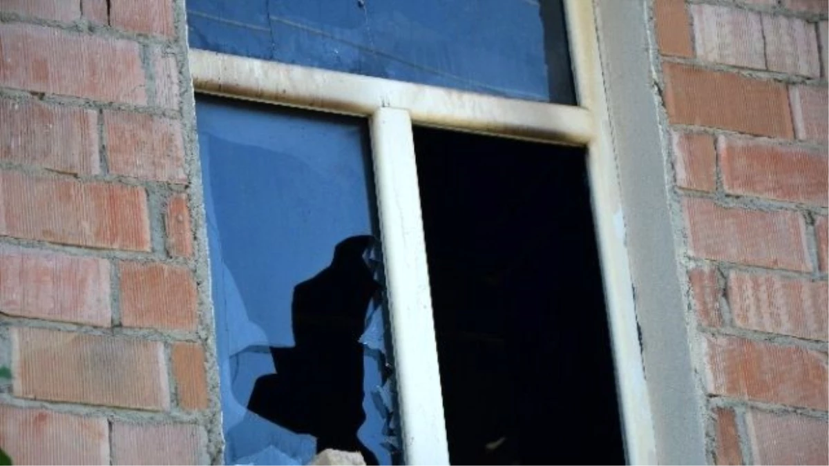 Silvan\'da Bir Ev Uzun Namlulu Silahlarla Tarandı