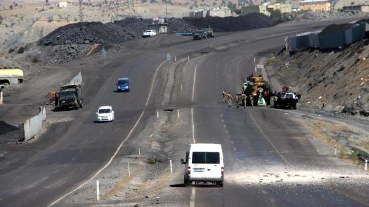 Şırnak\'ta Karayoluna Döşenmiş Patlayıcı İmha Edildi