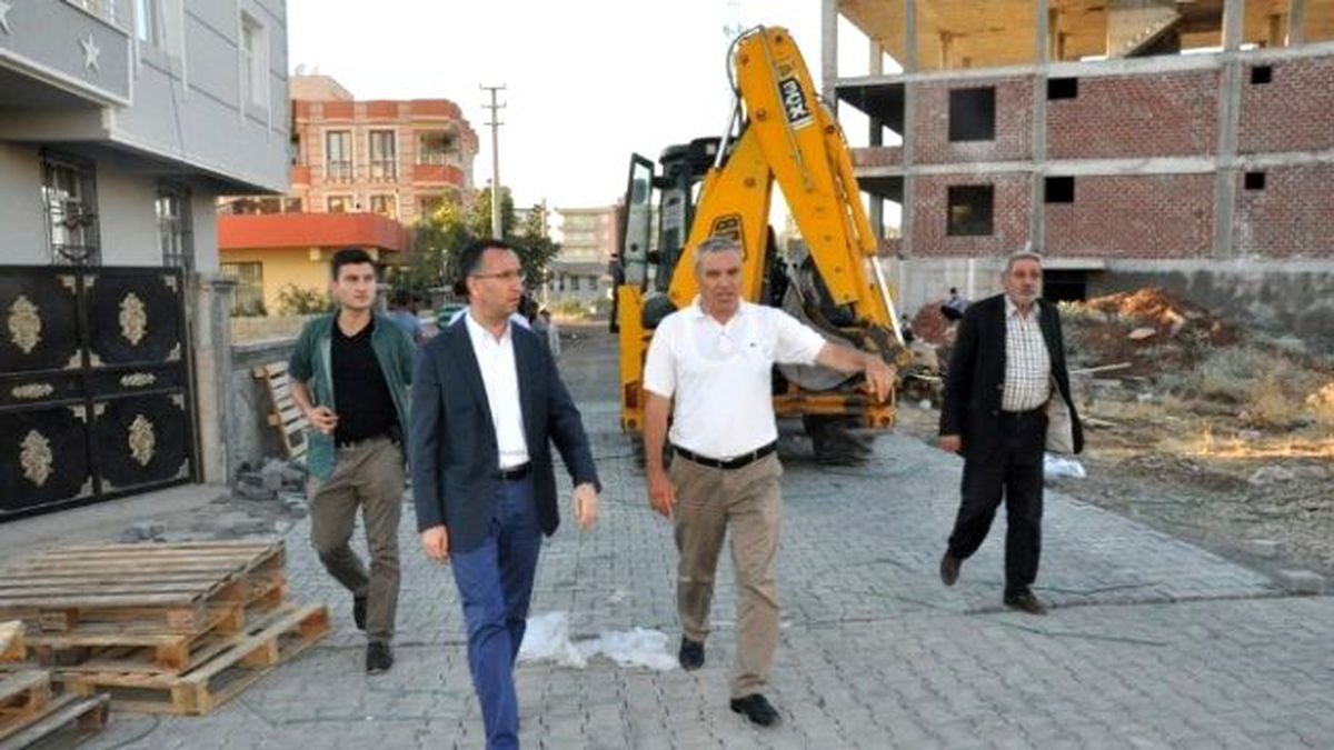 Siverek\'te Parke Döşeme Çalışmaları Sürüyor