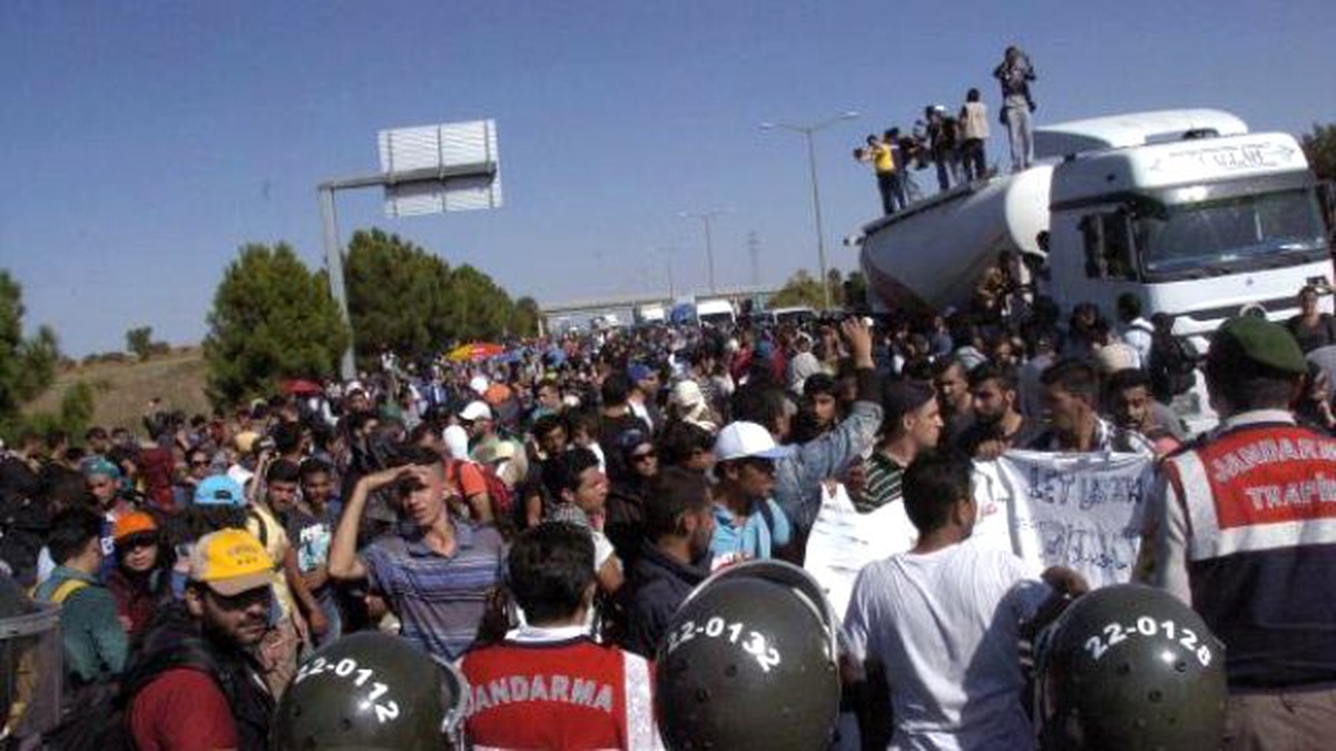 Suriyelilerin Umutsuz Bekleyişi Sürüyor (3)