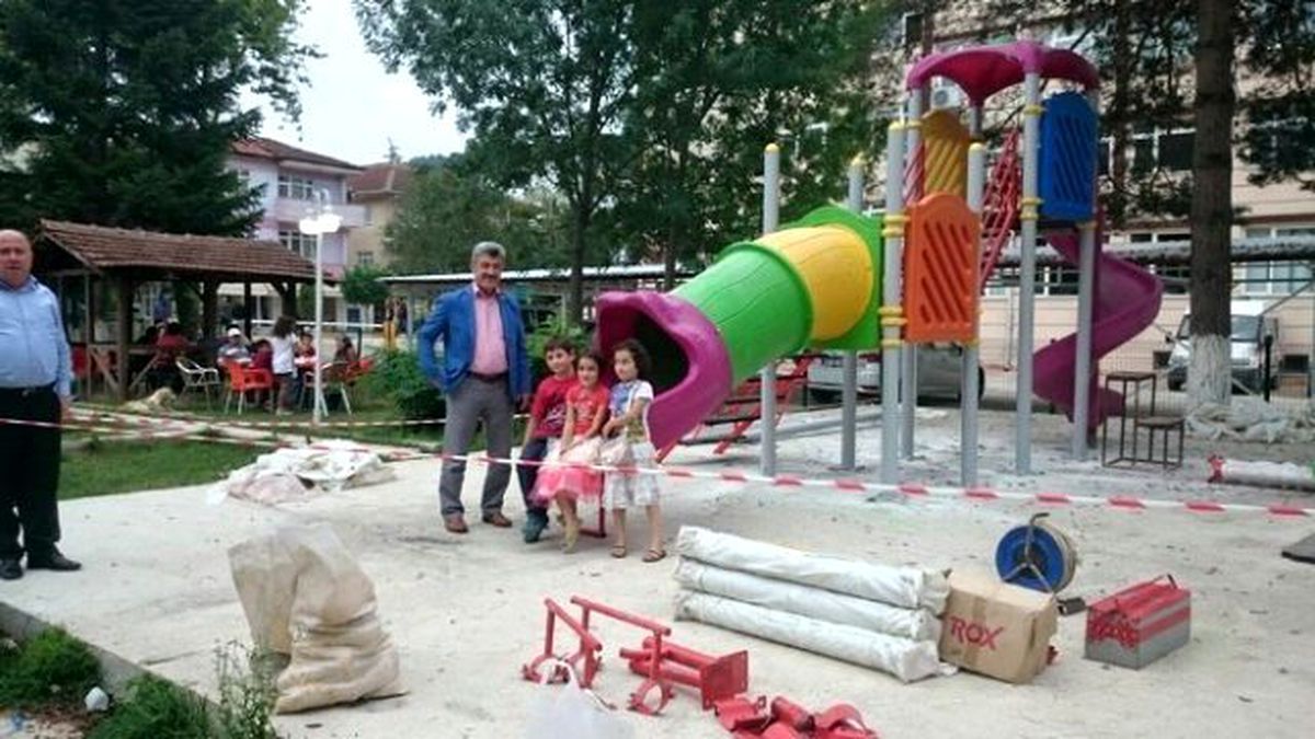 Yığılca Belediye Başkanı Yiğit Çocukları Sevindiriyor