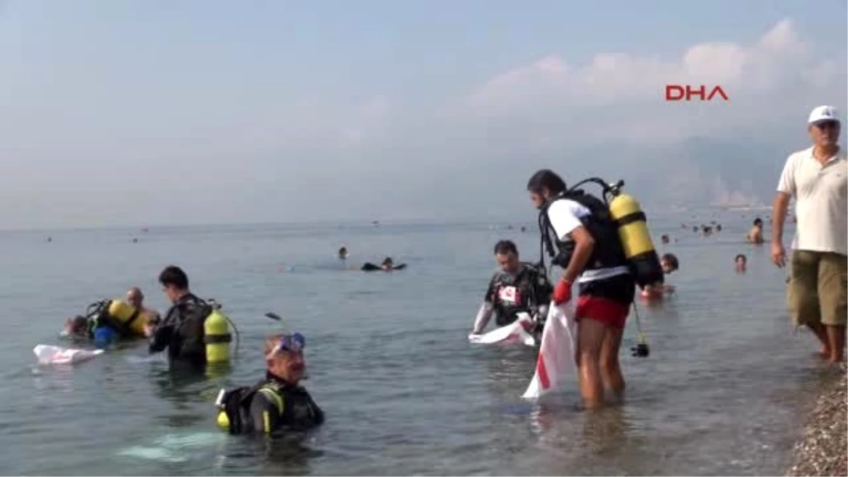 Antalya Turmepa Gönüllüleri Sahili Temizledi