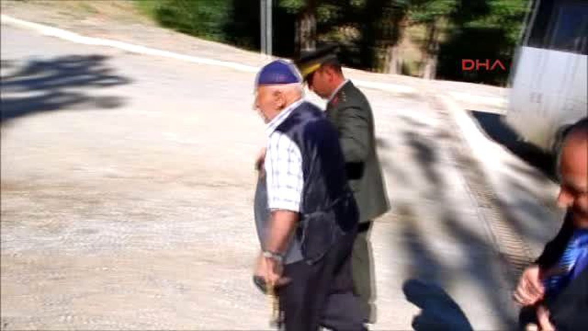 Başkale\'de 90 Yaşındaki Kore Gazisi Tören Alanını Karıştırdı