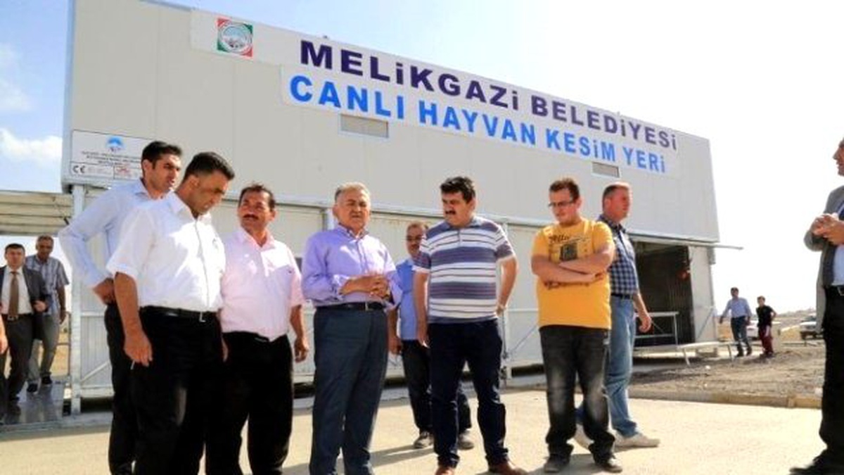 Başkan Dr. Memduh Büyükkılıç Serkent Kurban Pazarı Denetiminde
