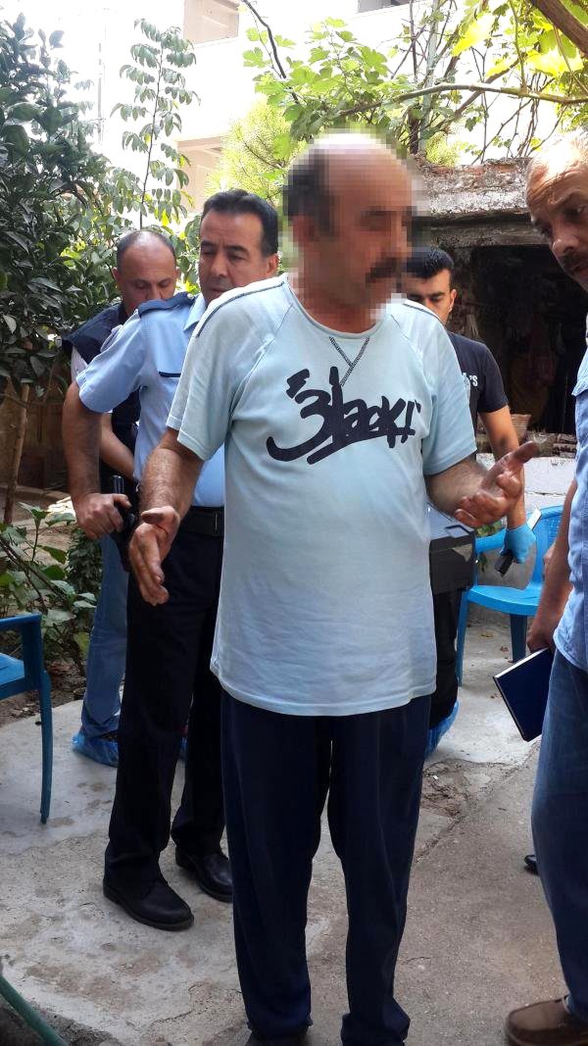 Eşiyle Tartışırken Araya Giren Oğlunu Vurdu