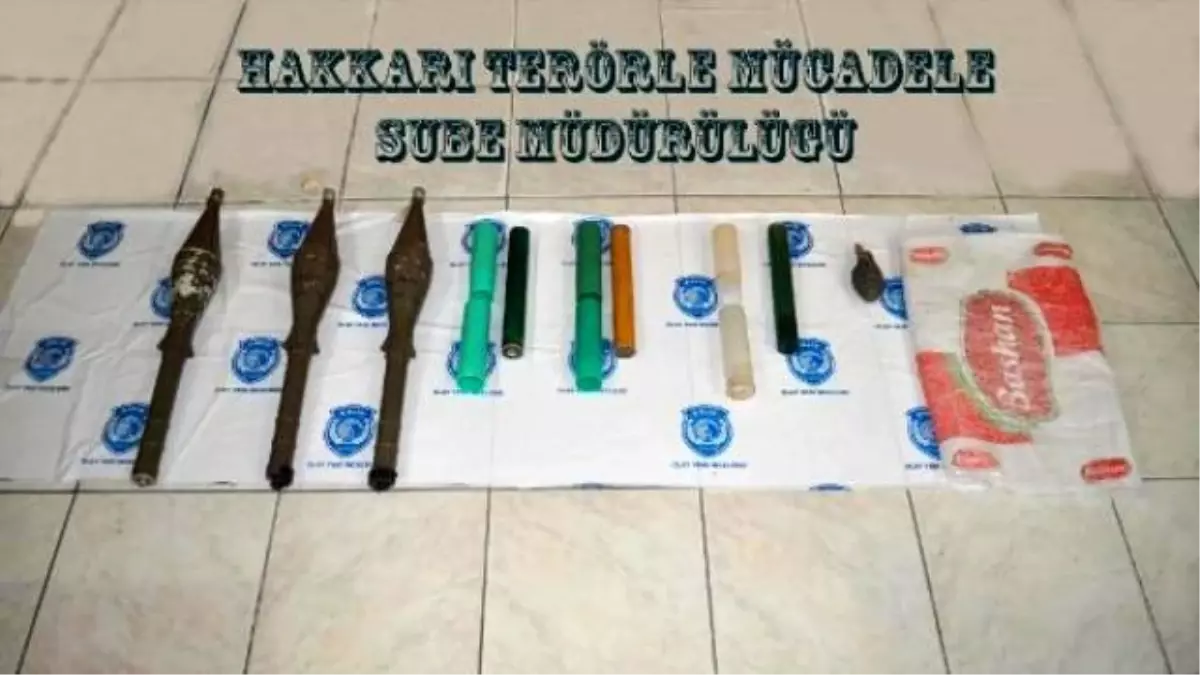 Hakkari\'de PKK\'ya Ait Roketatar ve El Bombası Ele Geçirildi