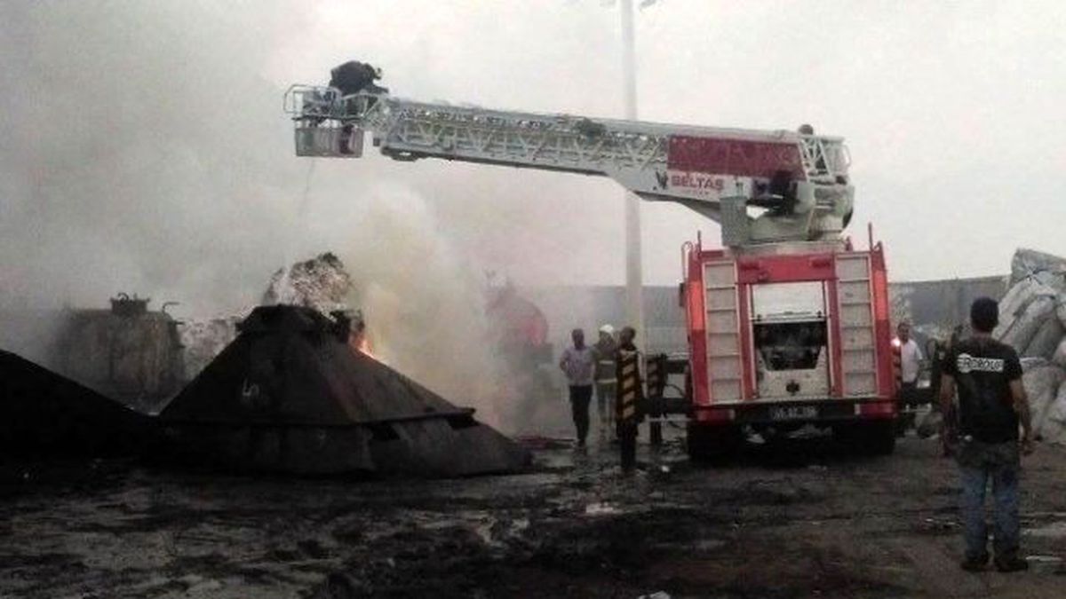 Kağıt Fabrikasında Korkutan Yangın