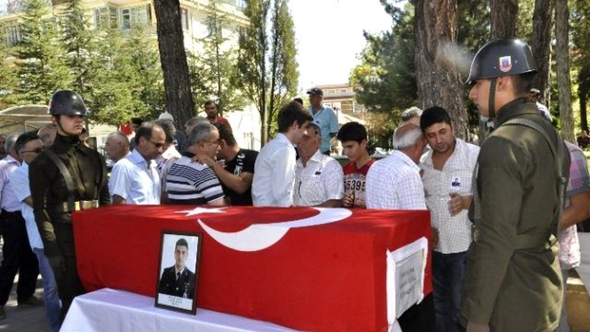 Kalp Krizi Geçiren Astsubay Toprağa Verildi