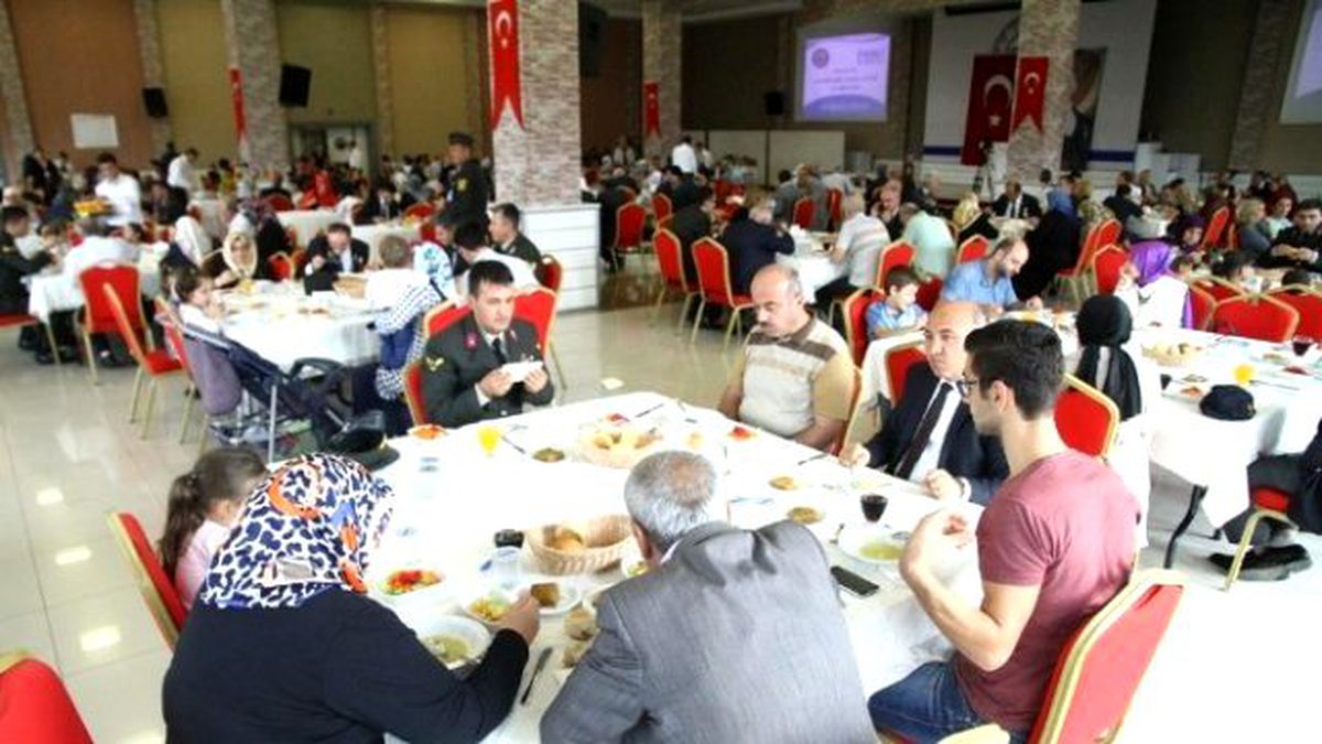 Kocaelili Gaziler Yemekte Buluştu