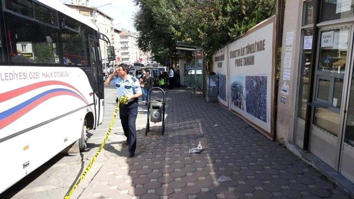 Sivas\'ta Şüpheli Poşet Fünye ile Patlatıldı
