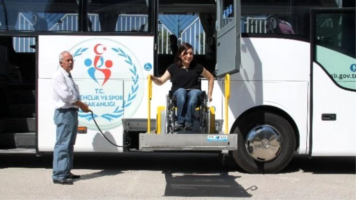 Türkiye\'nin Sporcular İçin Özel Üretilen İlk Engelsiz Otobüsü Yollarda