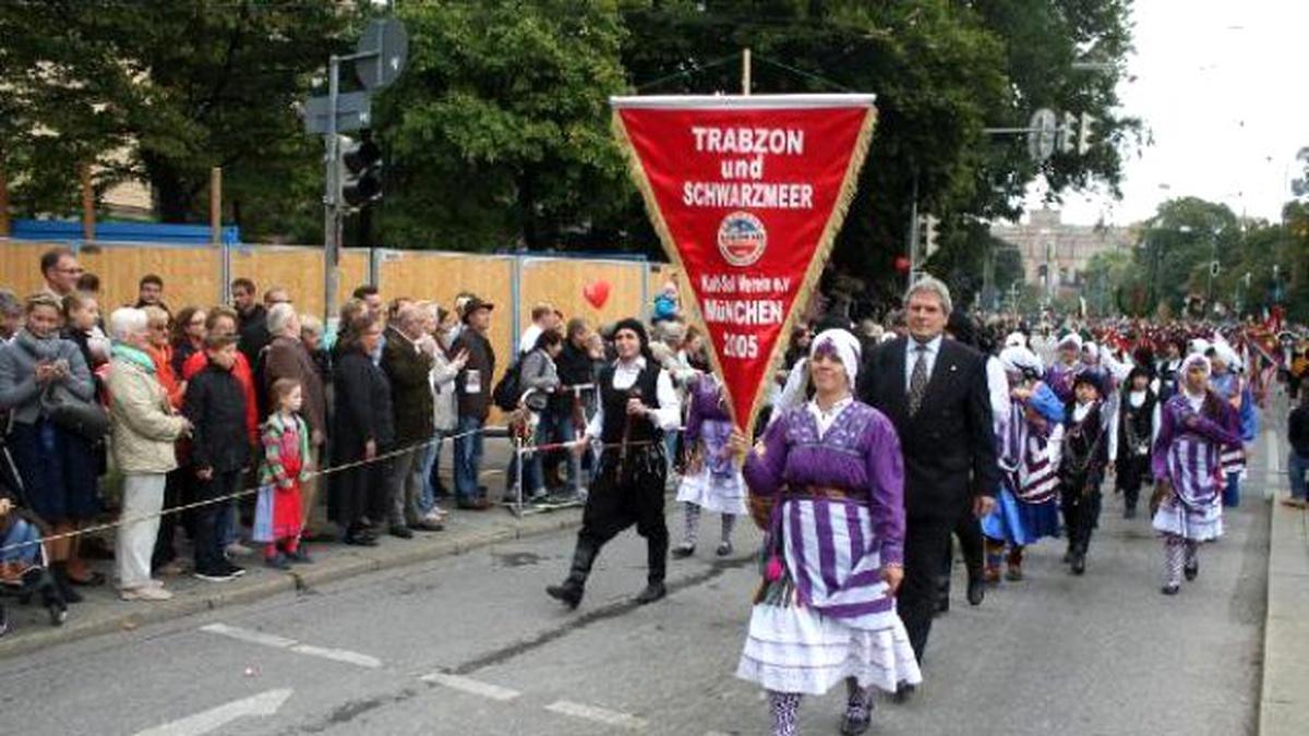 Almanların Geleneksel Yürüyüşüne Karadenizliler Renk Kattı