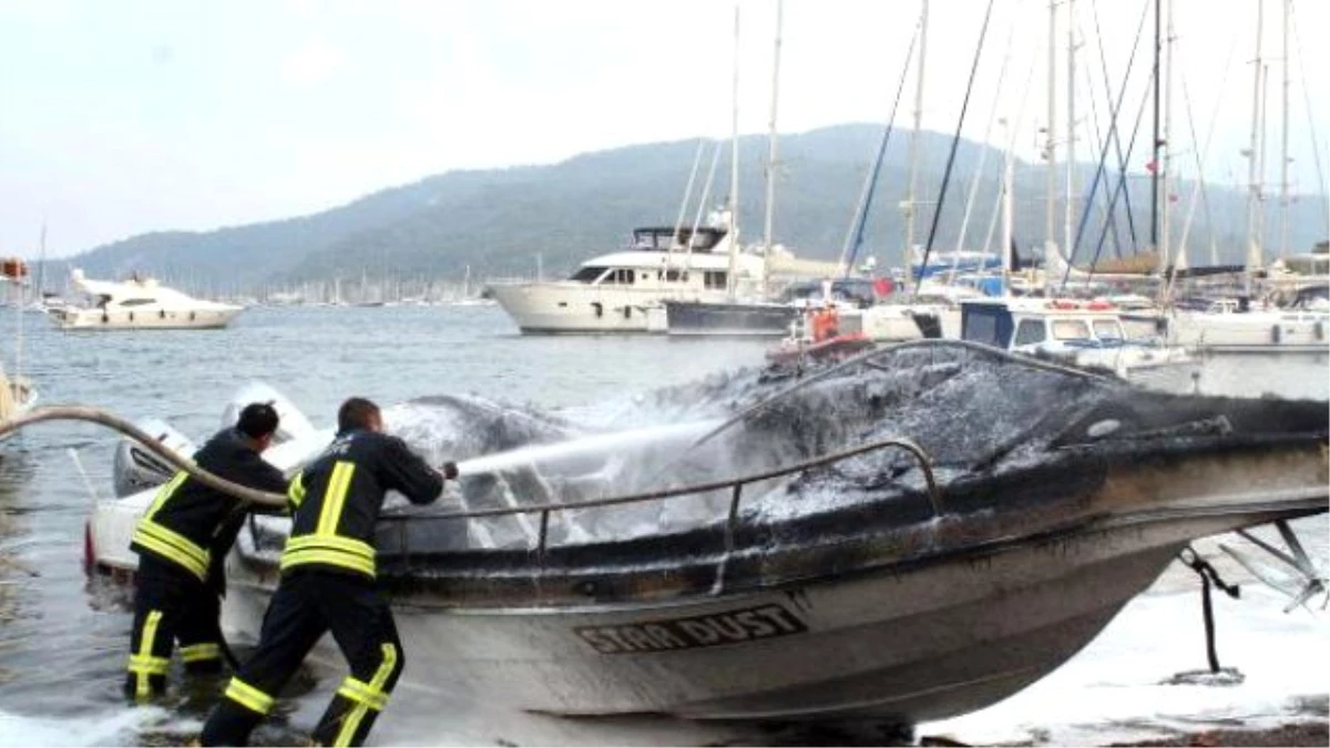Elektrik Aksamındaki Arıza Fiber Tekneyi Yaktı
