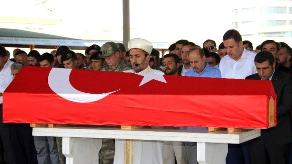 Hakkari\'de Ölen Asker Memleketi Gaziantep\'te Gözyaşları İçinde Defnedildi