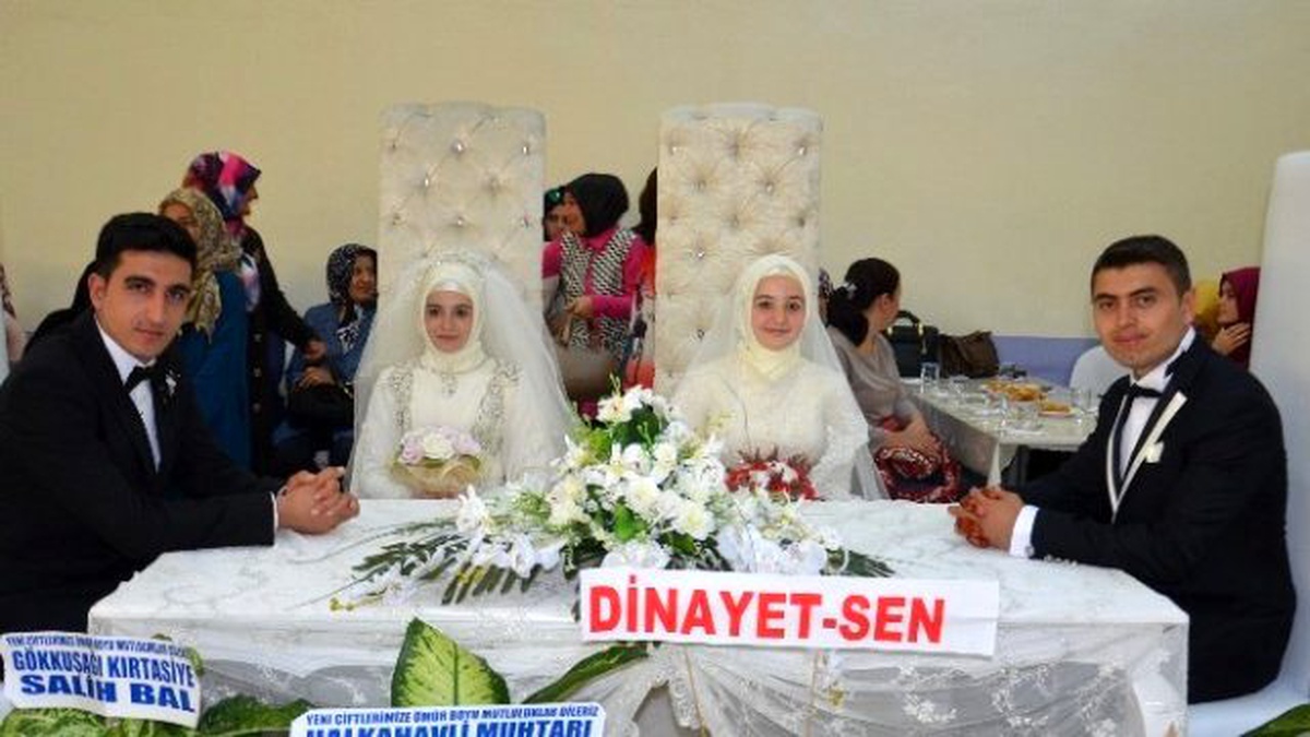 İki Kız Kardeş Aynı Gün Evlendi
