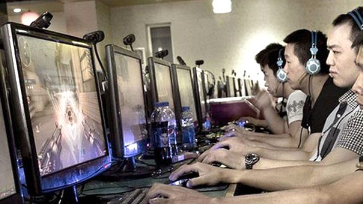 İnternet Kafede Vahşet! Sahibine Satırlarla Saldırdılar