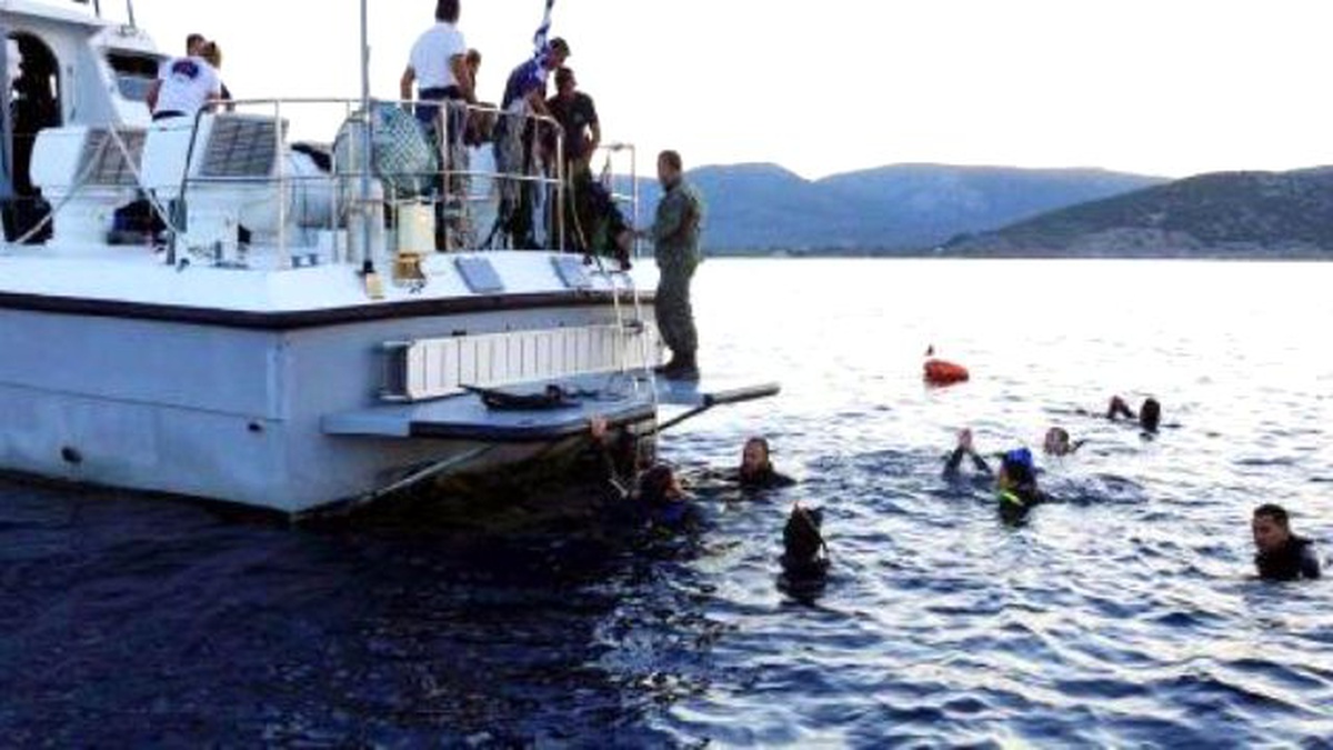 Kaçakların Botuna Yük Gemisi Çarptı: 13 Ölü, 28 Kişi Kurtuldu, 5 Kayıp (2) - Yeniden