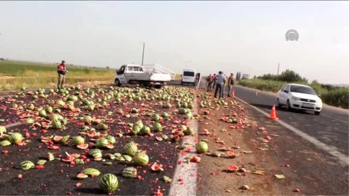 Karpuz Yüklü Kamyonet Devrildi: 1 Ölü, 4 Yaralı